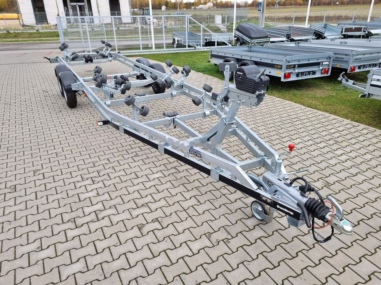 Brenderup 303500 XTB SR przyczepa podłodziowa do jachtu 9m - مقطورة القارب: صور 4 Brenderup 303500 XTB SR przyczepa podłodziowa do jachtu 9m - مقطورة القارب: صور 4