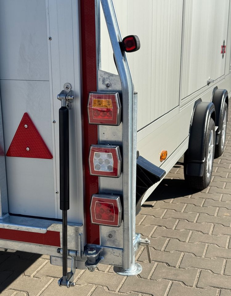 DEBON Debon C2000 - zamknięta przyczepa do przewozu aut, 550 x 215 cm, 3500kg, felgi ALU, wciągarka elektryczna - شاحنة نقل سيارات مقطورة: صور 5 DEBON Debon C2000 - zamknięta przyczepa do przewozu aut, 550 x 215 cm, 3500kg, felgi ALU, wciągarka elektryczna - شاحنة نقل سيارات مقطورة: صور 5