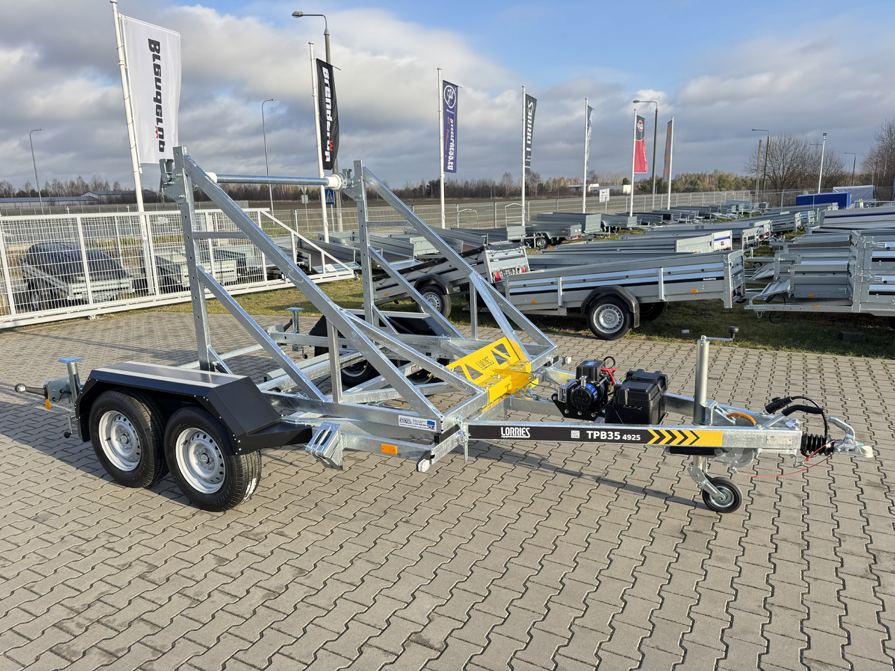 LORRIES TPB35-4925 + wciągarka elektryczna | 3500kg - مقطورة بكرة الكابل: صور 1 LORRIES TPB35-4925 + wciągarka elektryczna | 3500kg - مقطورة بكرة الكابل: صور 1