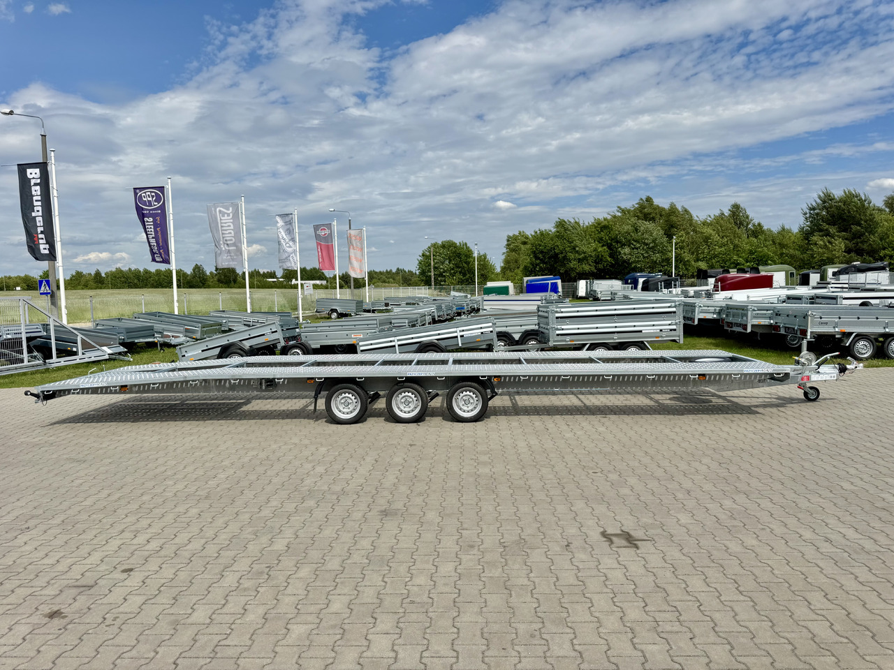 NIEWIADÓW Indiana 9m x 2.1 m | 3.5T - شاحنة نقل سيارات مقطورة: صور 4 NIEWIADÓW Indiana 9m x 2.1 m | 3.5T - شاحنة نقل سيارات مقطورة: صور 4