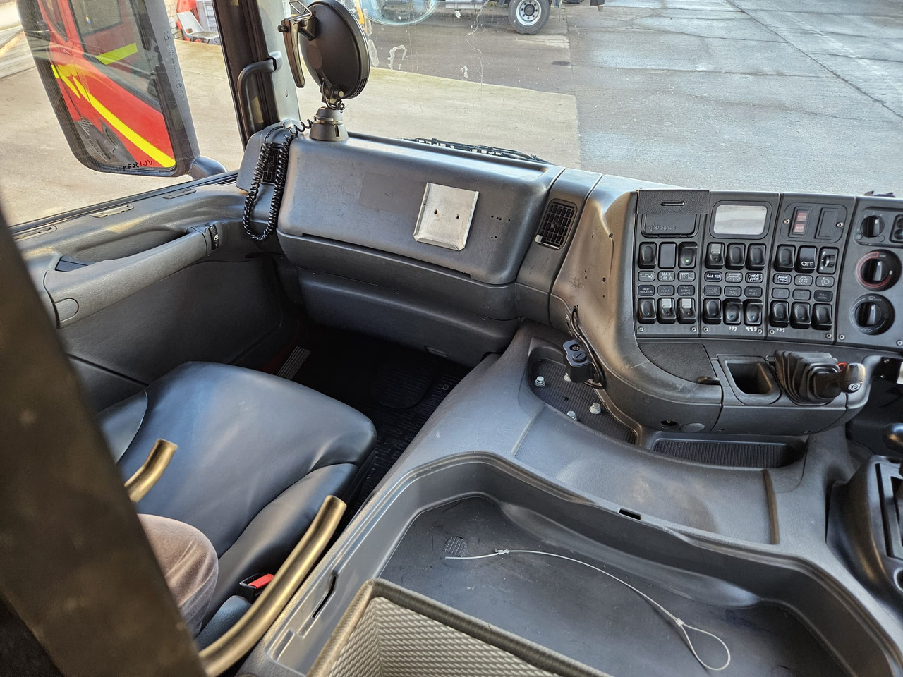 المطافئ SCANIA 94D: صور 17