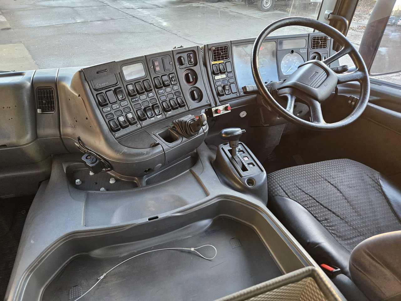 المطافئ SCANIA 94D: صور 16