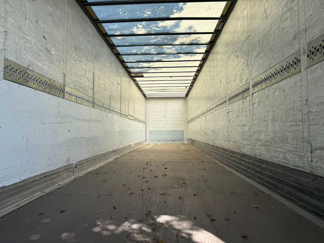 Schmitz Izoterma Kontener Box, 2015 r , z Francji - بصندوق مغلق نصف مقطورة: صور 5 Schmitz Izoterma Kontener Box, 2015 r , z Francji - بصندوق مغلق نصف مقطورة: صور 5