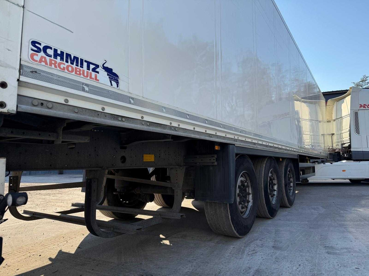 Schmitz Izoterma Kontener Box, 2017r, roleta , 481083 km , z Francji - بصندوق مغلق نصف مقطورة: صور 4 Schmitz Izoterma Kontener Box, 2017r, roleta , 481083 km , z Francji - بصندوق مغلق نصف مقطورة: صور 4