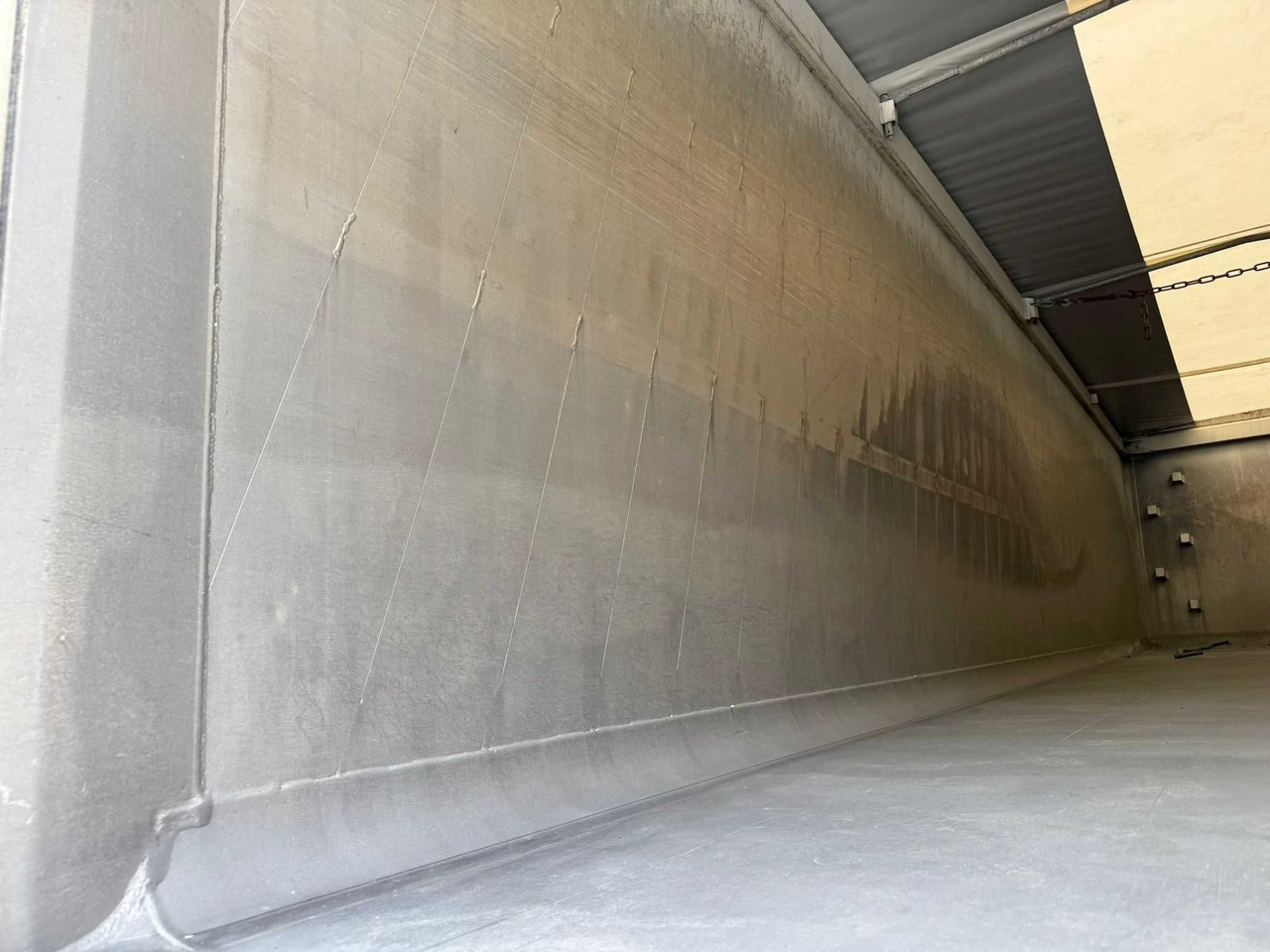 Wywrotka Schmitz 59 m3, 2018 rok, oś podnoszona, drzwi z Francji - قلابة نصف مقطورة: صور 3 Wywrotka Schmitz 59 m3, 2018 rok, oś podnoszona, drzwi z Francji - قلابة نصف مقطورة: صور 3