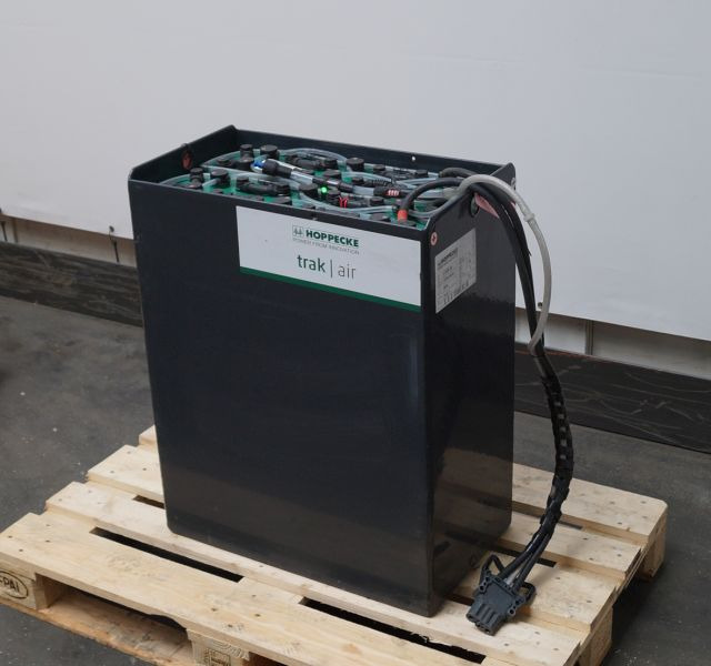 Hoppeke unknown | Battery 24V620Ah 4HPZS620 year 2017 weight 479 kg Battery 24V620Ah 4HPZS620 year 2017 weight 479 kg - البطارية - معدات المناولة: صور 1 Hoppeke unknown | Battery 24V620Ah 4HPZS620 year 2017 weight 479 kg Battery 24V620Ah 4HPZS620 year 2017 weight 479 kg - البطارية - معدات المناولة: صور 1