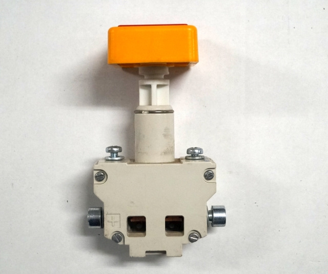 Jungheinrich 50020312 | Emergency disconnect switch  - النظام الكهربائي - معدات المناولة: صور 3 Jungheinrich 50020312 | Emergency disconnect switch  - النظام الكهربائي - معدات المناولة: صور 3