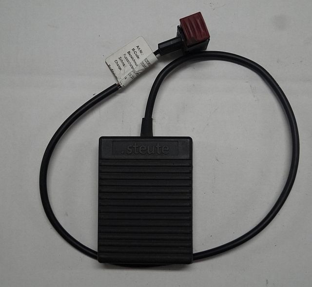 Jungheinrich 51258535 | Voet schakelaar Foot switch Kf1W700 complete with 4 pin Voet schakelaar Foot switch Kf1W700 complete with 4 pin Saab connector with switch contact Steute - النظام الكهربائي - معدات المناولة: صور 1 Jungheinrich 51258535 | Voet schakelaar Foot switch Kf1W700 complete with 4 pin Voet schakelaar Foot switch Kf1W700 complete with 4 pin Saab connector with switch contact Steute - النظام الكهربائي - معدات المناولة: صور 1