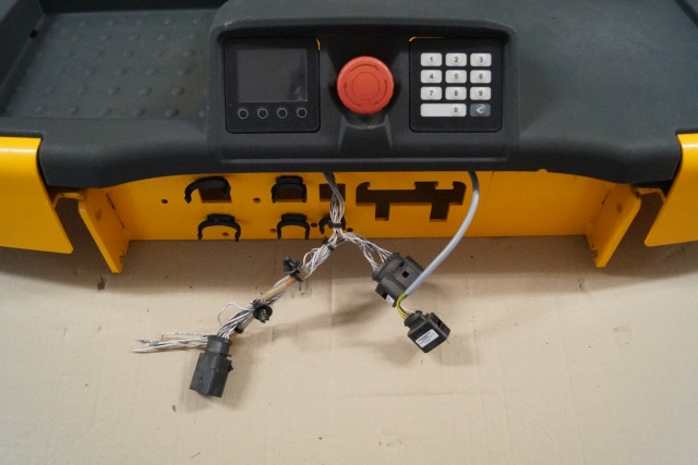 Jungheinrich 51343941 | Battery cover complete with cover 51302942 , display KD  - الكابينة والداخلية - معدات المناولة: صور 2 Jungheinrich 51343941 | Battery cover complete with cover 51302942 , display KD  - الكابينة والداخلية - معدات المناولة: صور 2