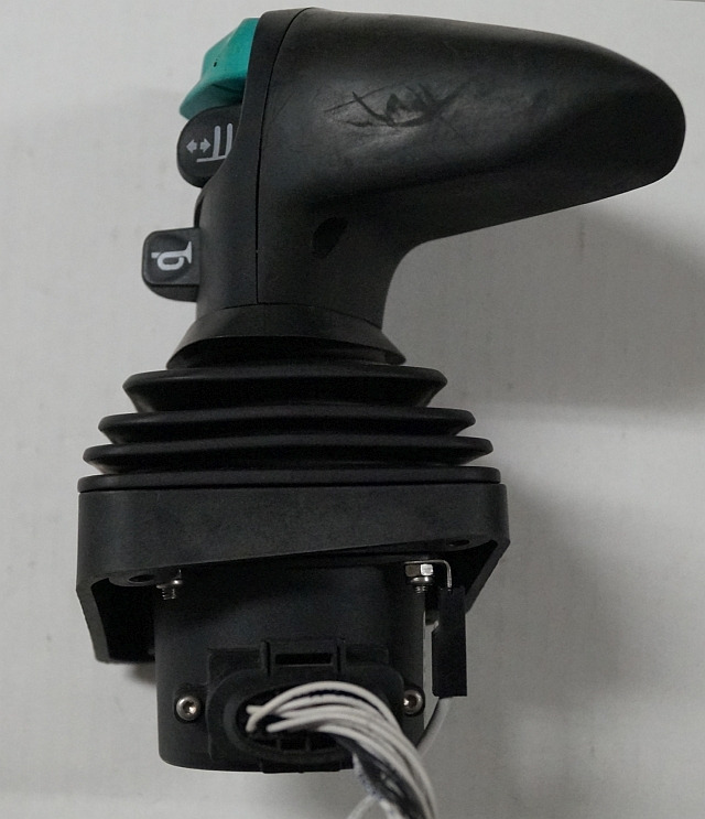 Jungheinrich 51585597 | Joystick Multipilot SN P5300006957H S180100361423 Q630 - النظام الكهربائي - معدات المناولة: صور 2 Jungheinrich 51585597 | Joystick Multipilot SN P5300006957H S180100361423 Q630 - النظام الكهربائي - معدات المناولة: صور 2