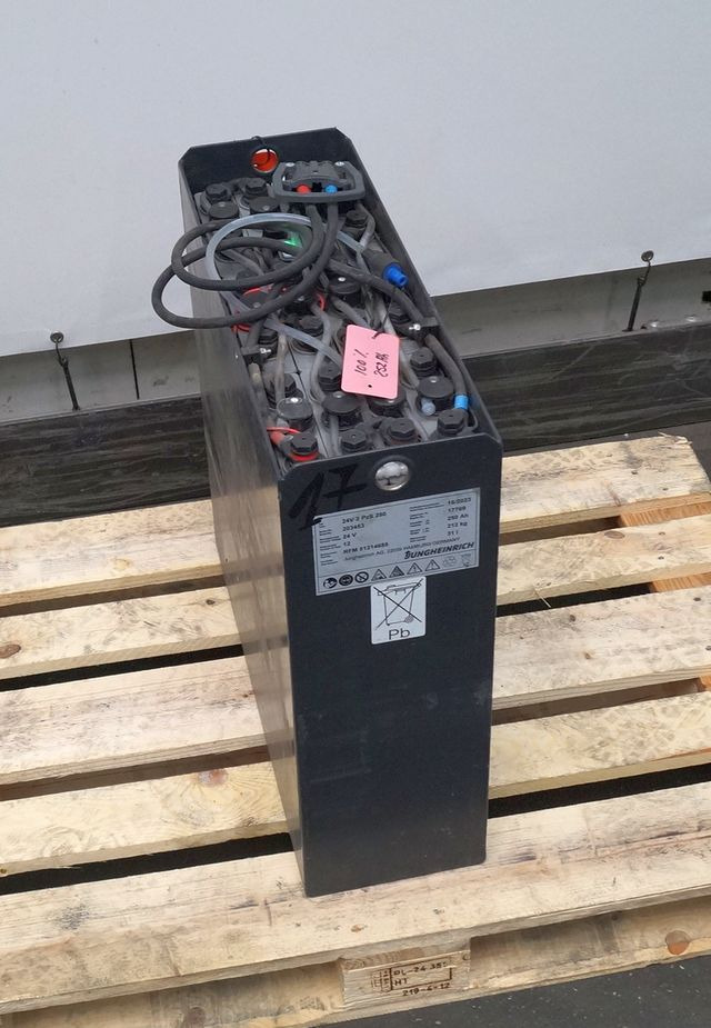 Jungheinrich unknown | Battery 24 2PZS250 year 2022 weight 212 kg sn. 203453 out  - البطارية - معدات المناولة: صور 1 Jungheinrich unknown | Battery 24 2PZS250 year 2022 weight 212 kg sn. 203453 out  - البطارية - معدات المناولة: صور 1