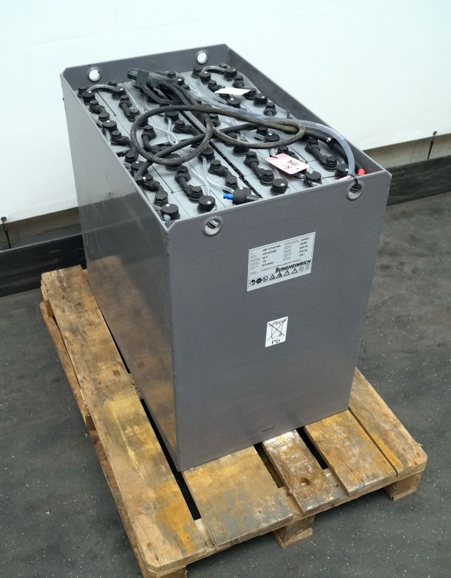 Jungheinrich unknown | Battery 48V620Ah 48 4PZS620 year 4/2021 933 kg dimension Battery 48V620Ah 48 4PZS620 year 4/2021 933 kg dimensions 83,5x52,5x78,5cm sn. C8122448 - البطارية - معدات المناولة: صور 1 Jungheinrich unknown | Battery 48V620Ah 48 4PZS620 year 4/2021 933 kg dimension Battery 48V620Ah 48 4PZS620 year 4/2021 933 kg dimensions 83,5x52,5x78,5cm sn. C8122448 - البطارية - معدات المناولة: صور 1