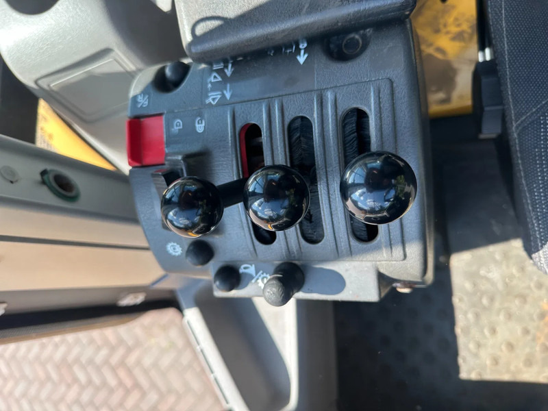 اللودر بعجل Volvo L120 F: صور 18