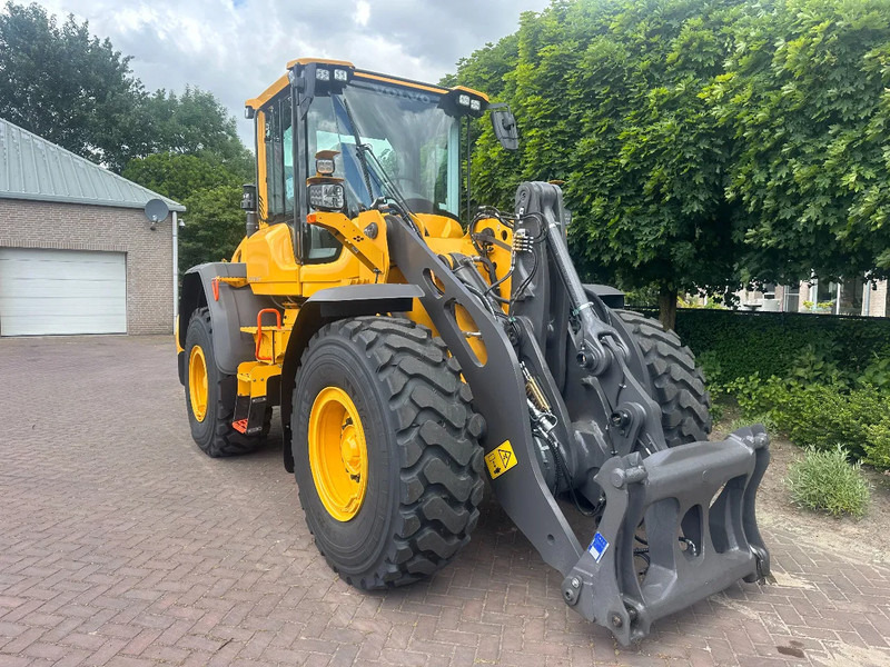 اللودر بعجل جديد Volvo L90 H2 2025: صور 6