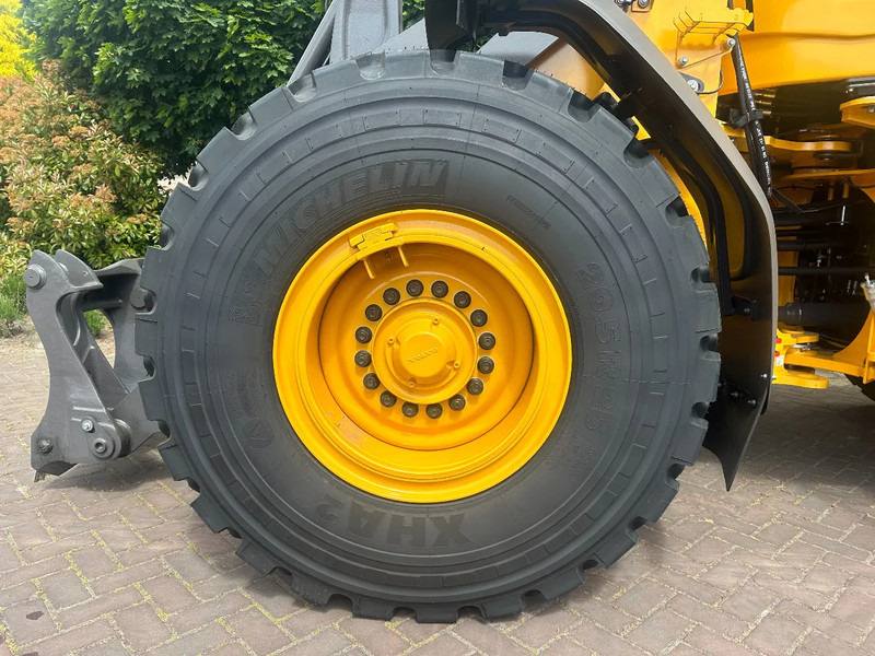 اللودر بعجل جديد Volvo L90 H2 2025: صور 17