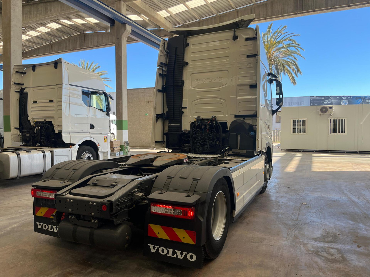 Volvo FH 460 Globetrotter XL i-Save I-ParkCool - شاحنة جرار: صور 4 Volvo FH 460 Globetrotter XL i-Save I-ParkCool - شاحنة جرار: صور 4