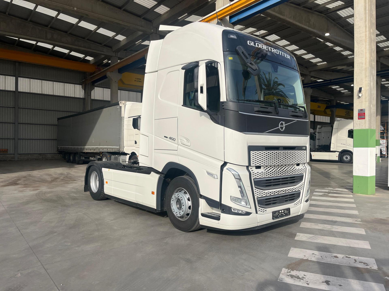 Volvo FH 460 Globetrotter XL i-Save I-ParkCool - شاحنة جرار: صور 2 Volvo FH 460 Globetrotter XL i-Save I-ParkCool - شاحنة جرار: صور 2