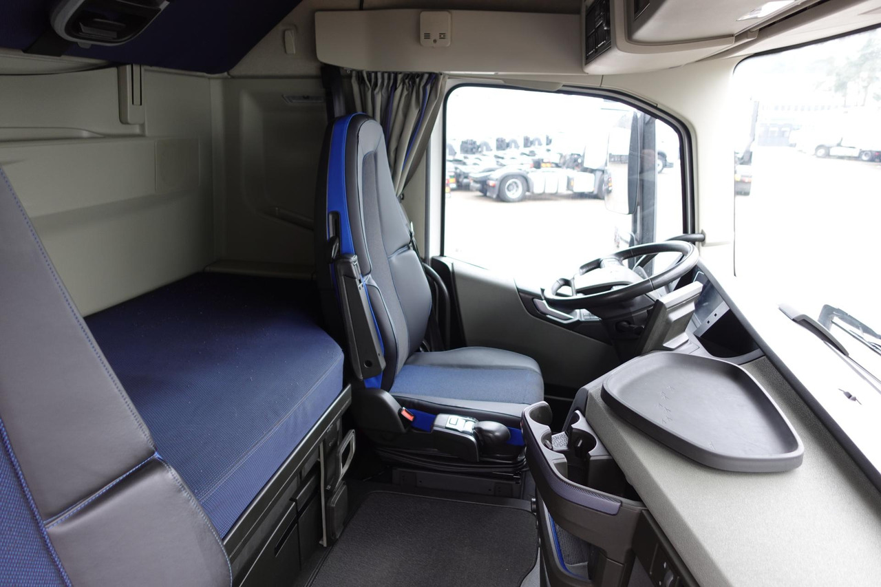 شاحنة جرار Volvo FH 460 Globetrotter XL i-Save: صور 11
