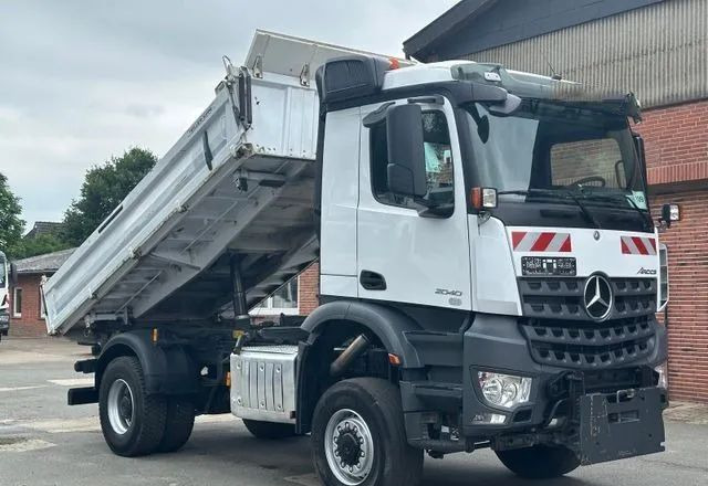 Mercedes-Benz Arocs 2040 4x4 – Meiller | Euro 6c | płyta czołowa do montażu pługu, osprzętu zimowego lub komunalnego | Automat | Resory stalowe (Blatt-Blatt) - قلابات: صور 2 Mercedes-Benz Arocs 2040 4x4 – Meiller | Euro 6c | płyta czołowa do montażu pługu, osprzętu zimowego lub komunalnego | Automat | Resory stalowe (Blatt-Blatt) - قلابات: صور 2