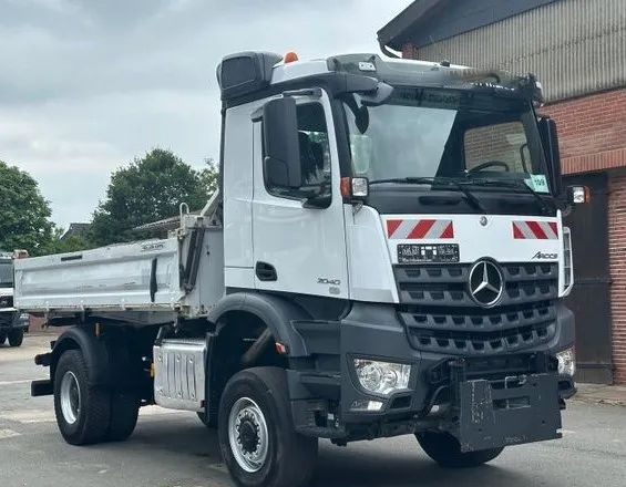 Mercedes-Benz Arocs 2040 4x4 – Meiller | Euro 6c | płyta czołowa do montażu pługu, osprzętu zimowego lub komunalnego | Automat | Resory stalowe (Blatt-Blatt) - قلابات: صور 3 Mercedes-Benz Arocs 2040 4x4 – Meiller | Euro 6c | płyta czołowa do montażu pługu, osprzętu zimowego lub komunalnego | Automat | Resory stalowe (Blatt-Blatt) - قلابات: صور 3