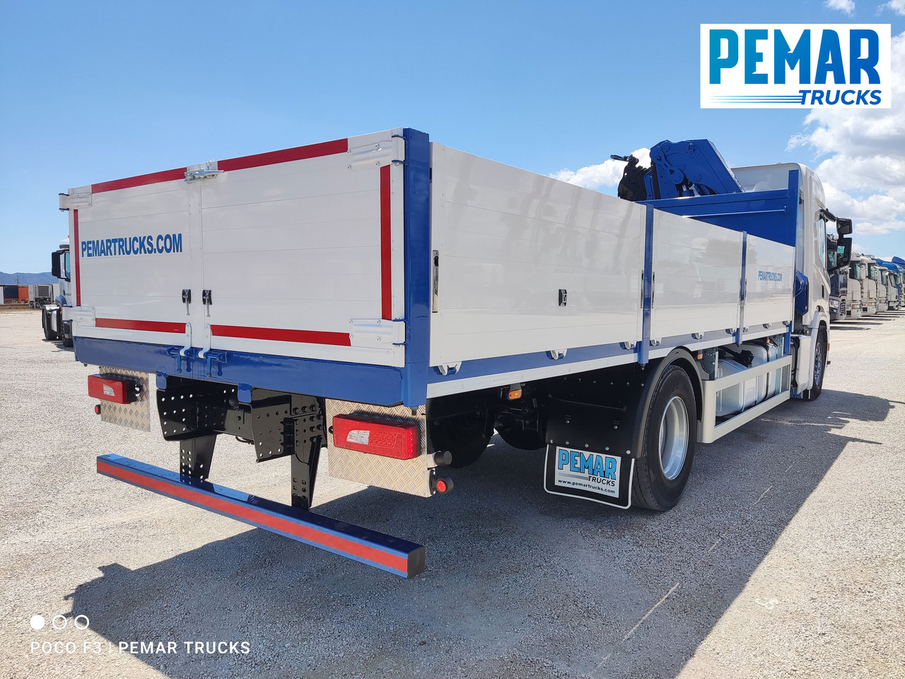 شاحنات مسطحة, شاحنة كرين SCANIA P 370 4X2 GRUA CAJA FIJA: صور 6