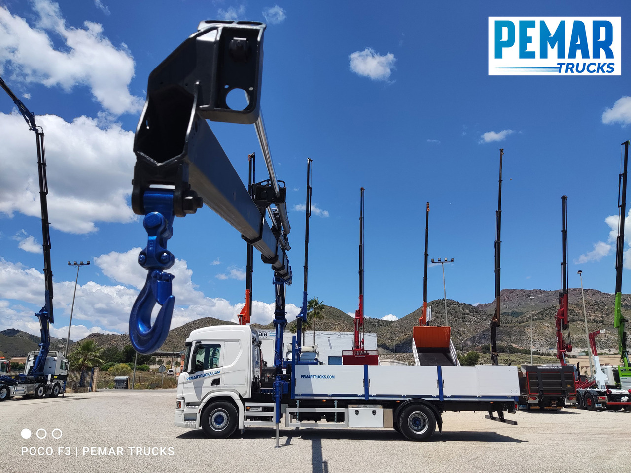 شاحنات مسطحة, شاحنة كرين SCANIA P 370 4X2 GRUA CAJA FIJA: صور 22