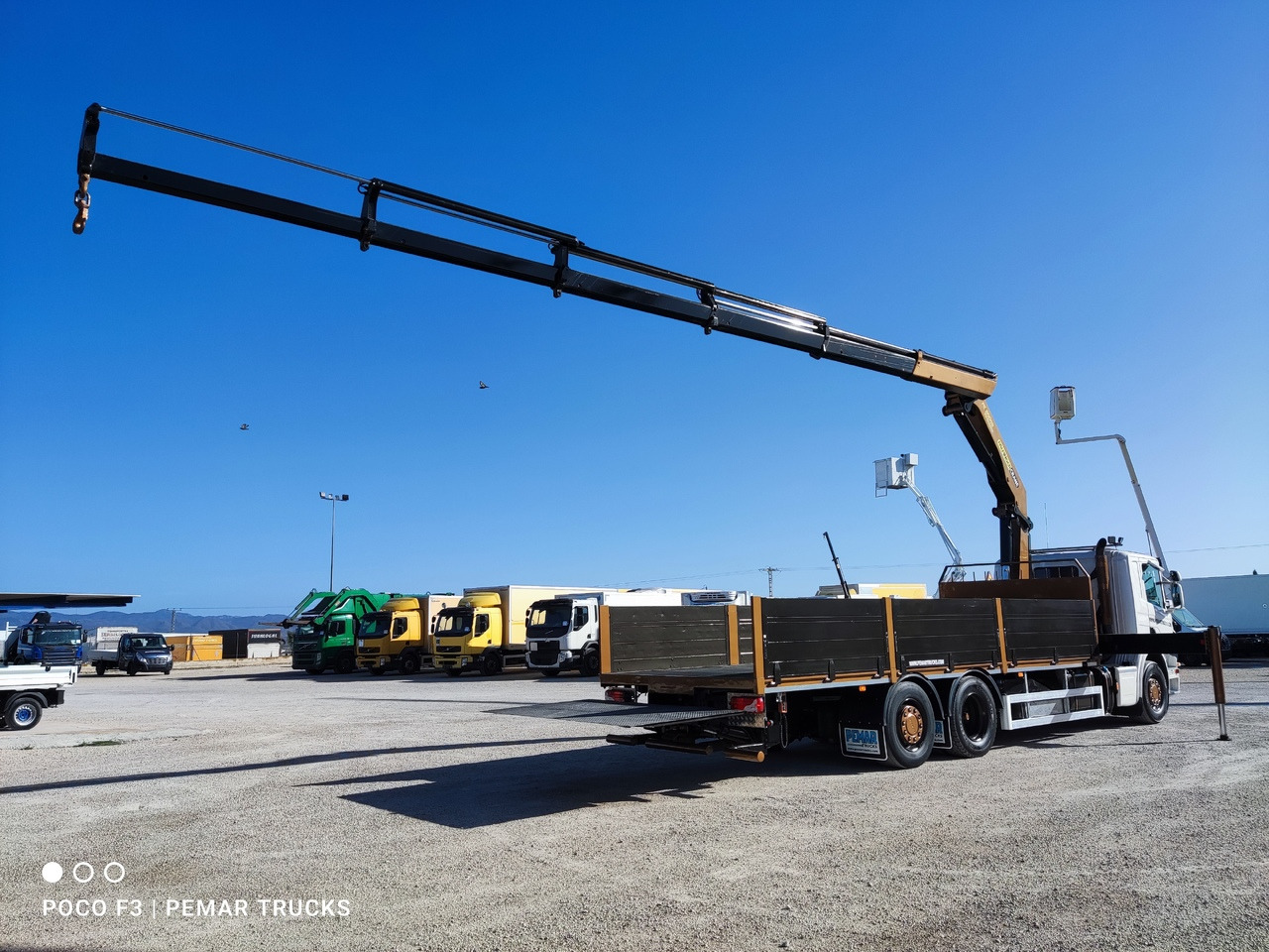 SCANIA P 420 6X2 GRUA CAJA FIJA - شاحنات الحاويات/ جسم علوي قابل للتغيير شاحنة, شاحنة كرين: صور 4 SCANIA P 420 6X2 GRUA CAJA FIJA - شاحنات الحاويات/ جسم علوي قابل للتغيير شاحنة, شاحنة كرين: صور 4