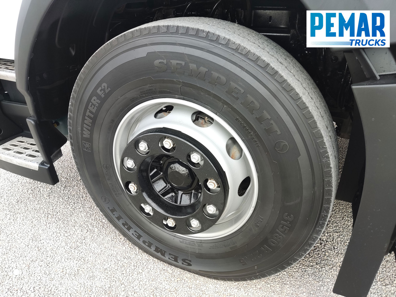 مبردة شاحنة VOLVO FM 330 4X2 FRIGORIFICO 18T EURO 6: صور 17