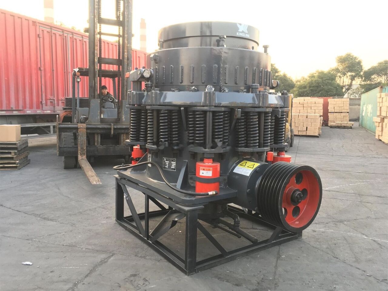Kinglink KLF1160 Trituradora de cono de piedra de granito - كسارة مخرو: صور 1 Kinglink KLF1160 Trituradora de cono de piedra de granito - كسارة مخرو: صور 1