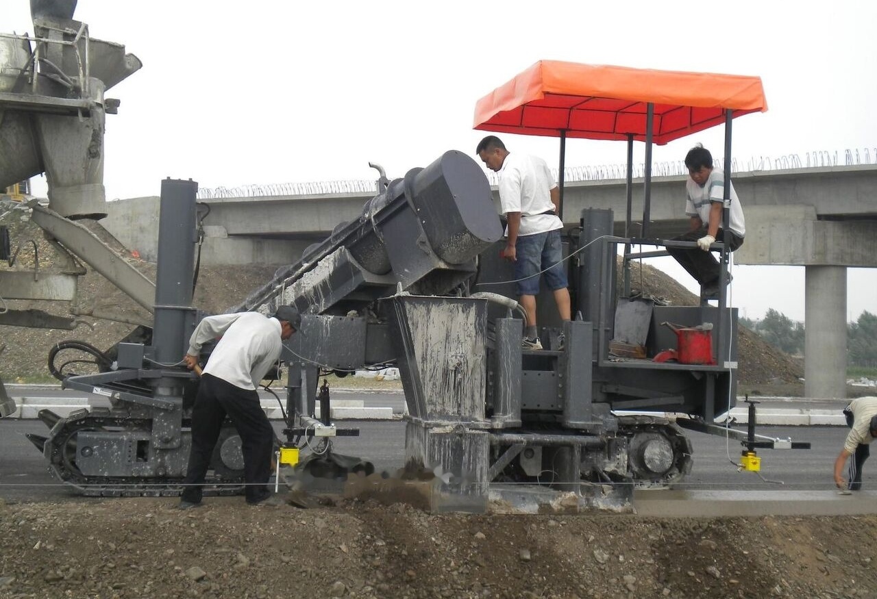 Kinglink MC5000 Concrete slipform paver for road ditch and gutter - آلة رصف الخرسانة: صور 5 Kinglink MC5000 Concrete slipform paver for road ditch and gutter - آلة رصف الخرسانة: صور 5