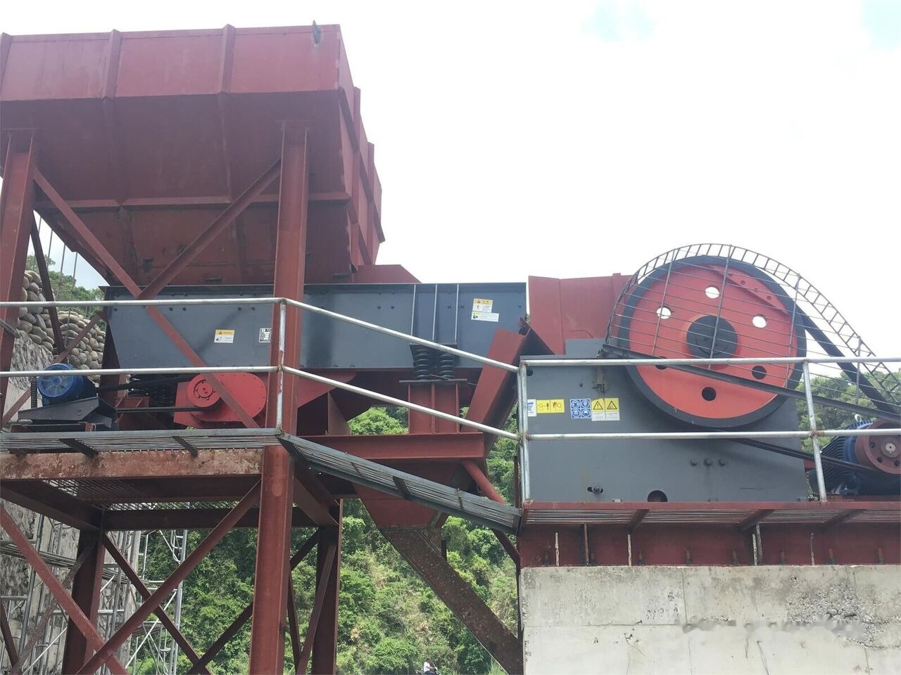 Kinglink ZSW380X96 RiverStone Aggregate vibrating grizzly feeder - ماكينات التعدين: صور 1 Kinglink ZSW380X96 RiverStone Aggregate vibrating grizzly feeder - ماكينات التعدين: صور 1