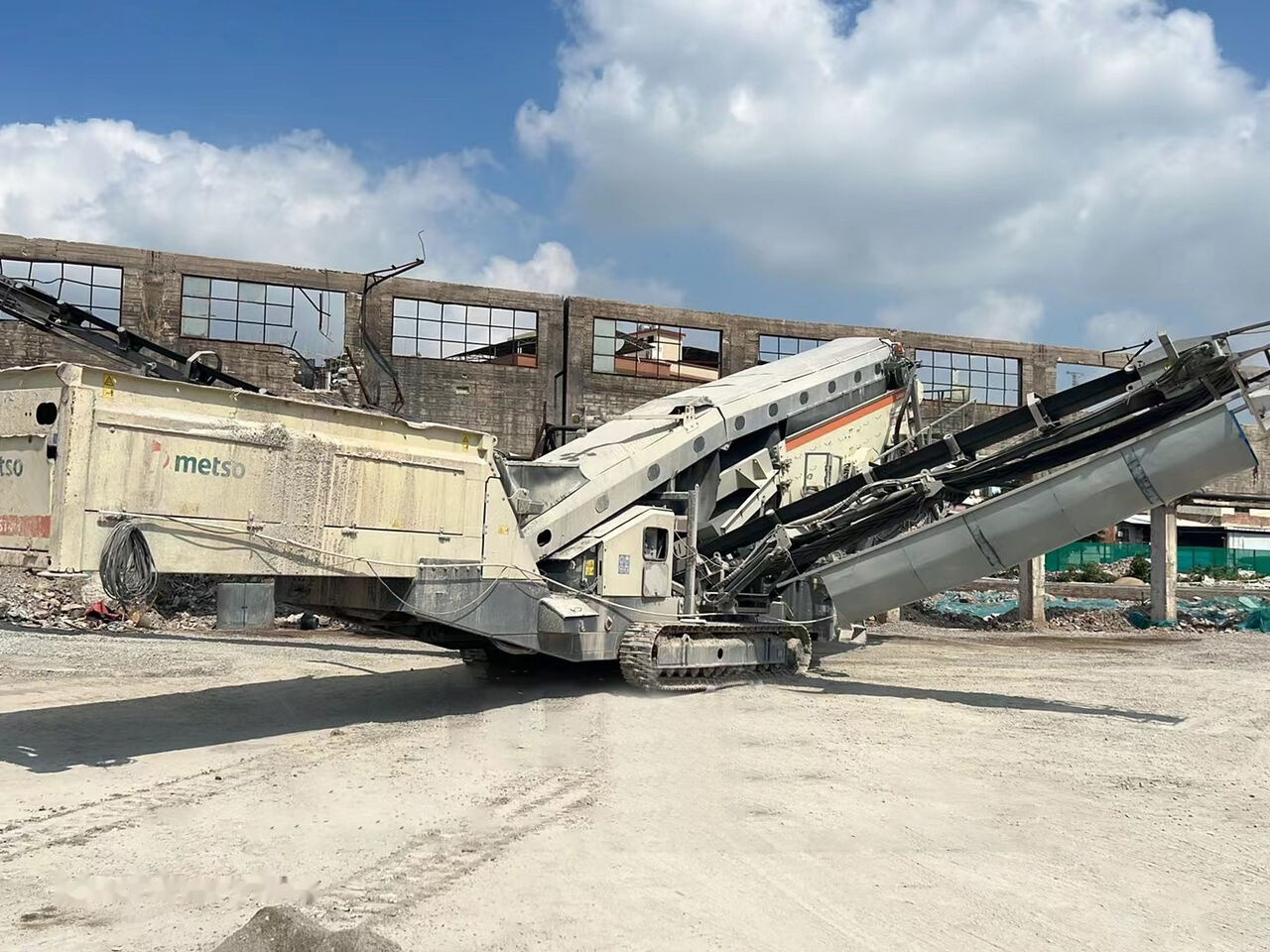 Metso LOKOTRACK ST4.8 SCALPER STONE VIBRATING SCREEN - كسارة متحركه: صور 3 Metso LOKOTRACK ST4.8 SCALPER STONE VIBRATING SCREEN - كسارة متحركه: صور 3