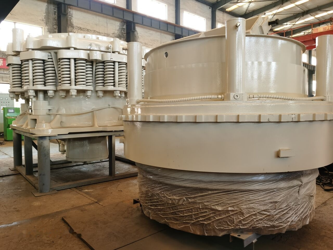 Symons 4 1/4 FT STD Standard Coarse Cone Crusher - كسارة مخرو: صور 2 Symons 4 1/4 FT STD Standard Coarse Cone Crusher - كسارة مخرو: صور 2