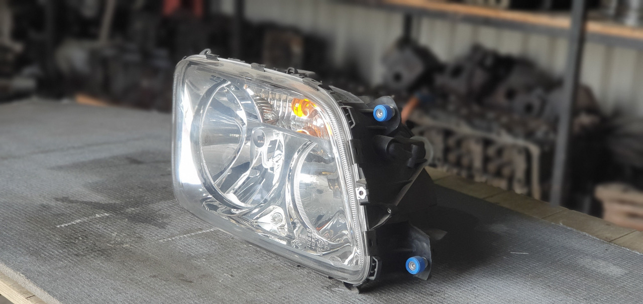 ACTROS MP III HEADLIGHT - PASSENGER - أضواء - شاحنة: صور 2 ACTROS MP III HEADLIGHT - PASSENGER - أضواء - شاحنة: صور 2