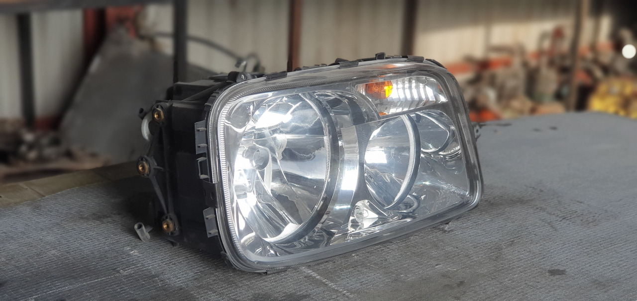 ACTROS MP III HEADLIGHT - PASSENGER - أضواء - شاحنة: صور 1 ACTROS MP III HEADLIGHT - PASSENGER - أضواء - شاحنة: صور 1