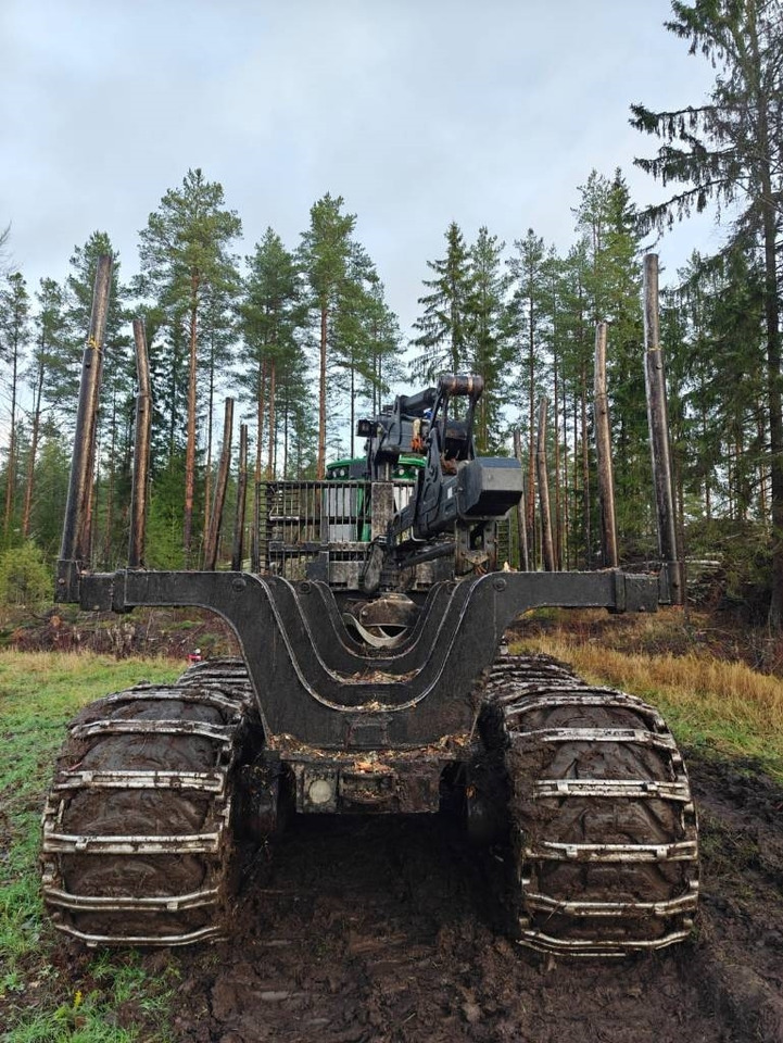 John Deere 1210 G - شاحنات نقل الأخشاب في الغابات: صور 4 John Deere 1210 G - شاحنات نقل الأخشاب في الغابات: صور 4