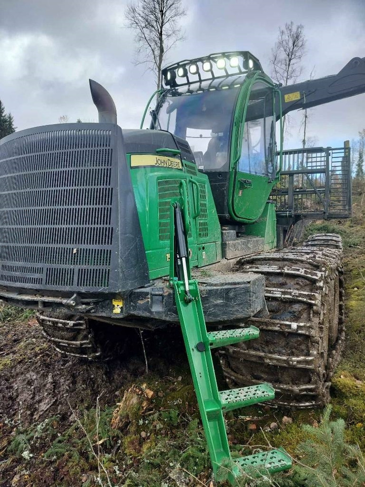 John Deere 1510 E - شاحنات نقل الأخشاب في الغابات: صور 1 John Deere 1510 E - شاحنات نقل الأخشاب في الغابات: صور 1