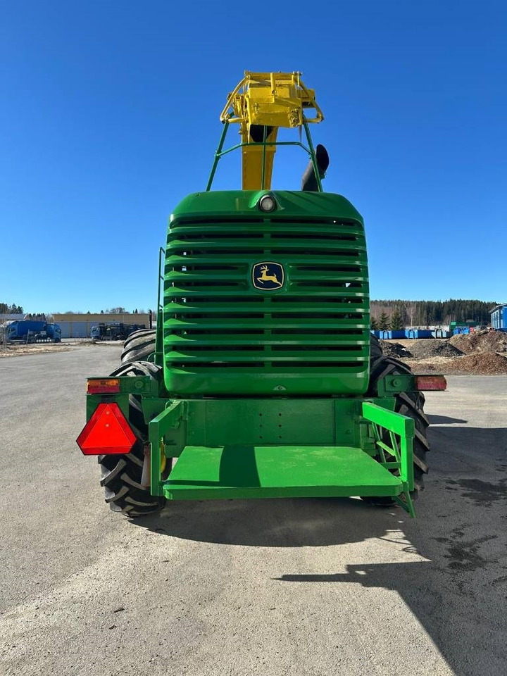 John Deere 7200 - حصادة الأعلاف: صور 4 John Deere 7200 - حصادة الأعلاف: صور 4