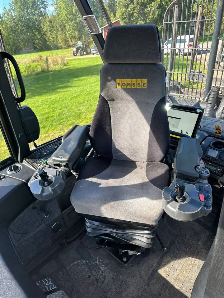 شاحنات نقل الأخشاب في الغابات Ponsse Elk: صور 16 شاحنات نقل الأخشاب في الغابات Ponsse Elk: صور 16