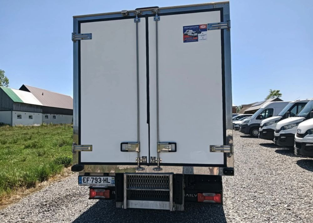 Iveco 35C13, 35C12, 35C14, 35C15 - الشاحنات الصغيرة المبردة: صور 2 Iveco 35C13, 35C12, 35C14, 35C15 - الشاحنات الصغيرة المبردة: صور 2