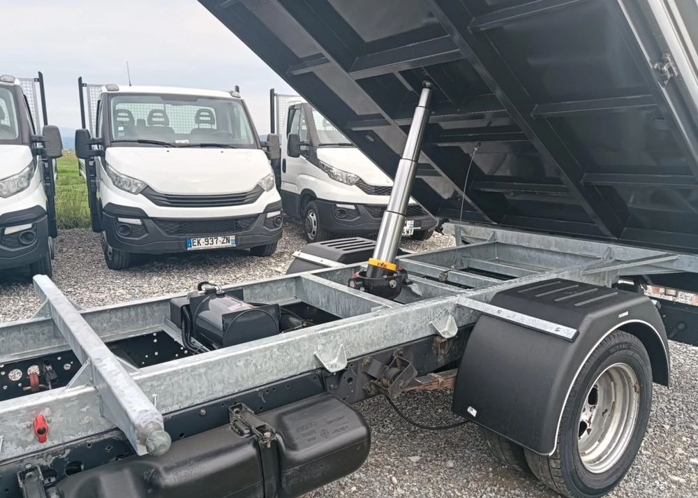 Iveco 35C13, 35C12, 35C14, 35C15 - قلاب صغير: صور 2 Iveco 35C13, 35C12, 35C14, 35C15 - قلاب صغير: صور 2