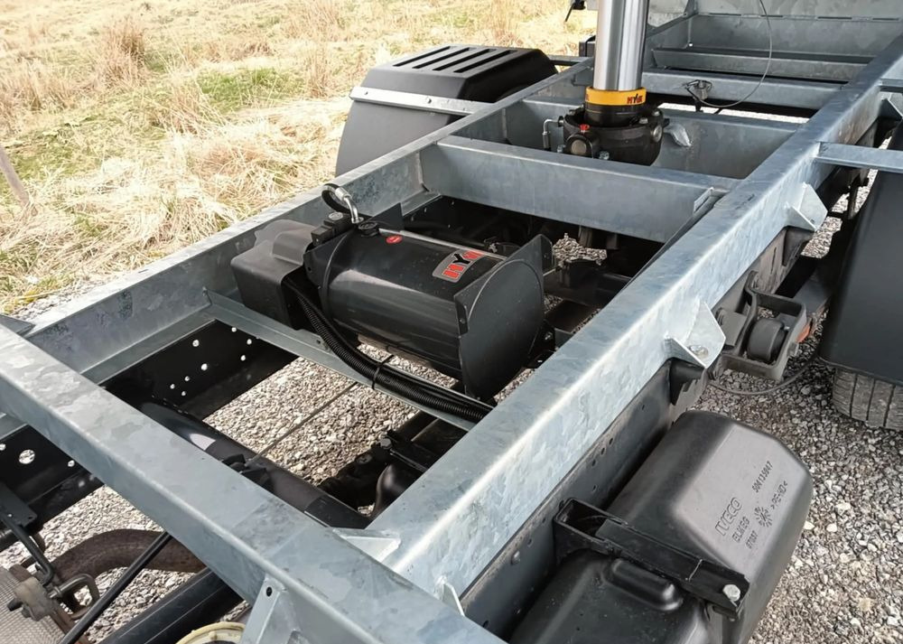 Iveco 35C13,35C12, 35C14, 35C15 - قلاب صغير: صور 3 Iveco 35C13,35C12, 35C14, 35C15 - قلاب صغير: صور 3