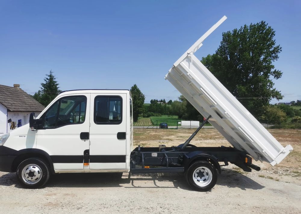 Iveco Daily 35C13 Kiper brygadówka 7-os wywrotka 130KM klimatyzacja Hak doka - قلاب صغير: صور 2 Iveco Daily 35C13 Kiper brygadówka 7-os wywrotka 130KM klimatyzacja Hak doka - قلاب صغير: صور 2