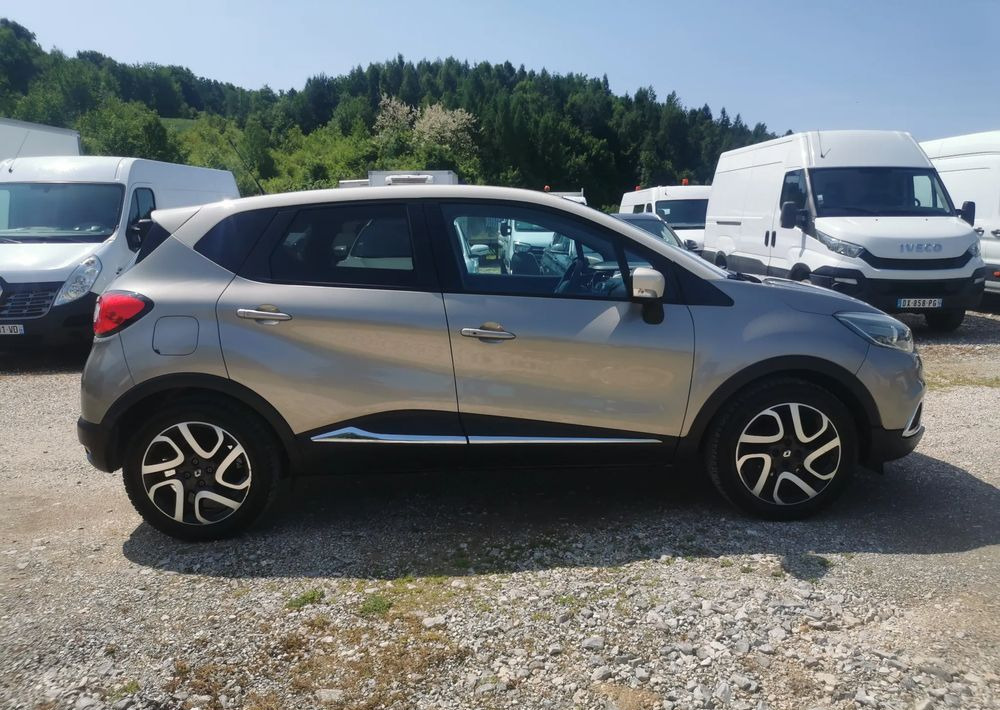 Renault Captur 0.9 Energy TCe Intens - سيارة دفع رباعي: صور 3 Renault Captur 0.9 Energy TCe Intens - سيارة دفع رباعي: صور 3