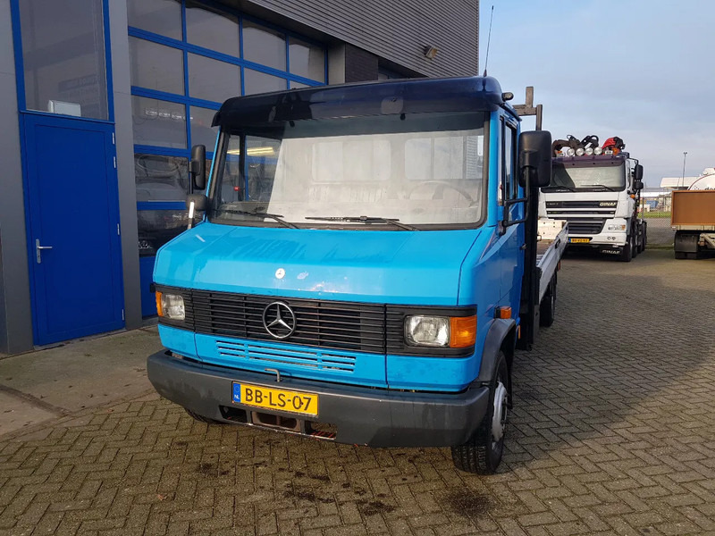 Mercedes-Benz 611 D Open laadbak Manual - شاحنات مسطحة: صور 2 Mercedes-Benz 611 D Open laadbak Manual - شاحنات مسطحة: صور 2