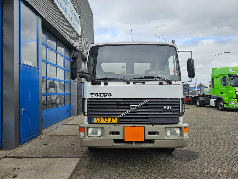 Volvo F S7 18 HOBUR 14.800 Liter 3 Compartments Steel Manual - شاحنة صهريج: صور 3 Volvo F S7 18 HOBUR 14.800 Liter 3 Compartments Steel Manual - شاحنة صهريج: صور 3