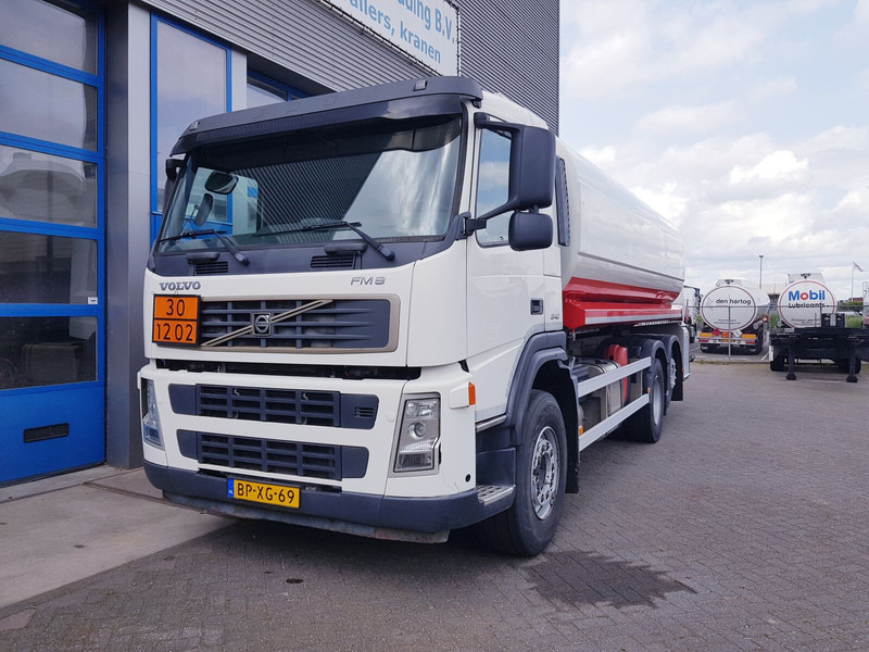 Volvo FM 9.340 Fuel 21.400 Liter 3 Comp Euro 3 - شاحنة صهريج: صور 2 Volvo FM 9.340 Fuel 21.400 Liter 3 Comp Euro 3 - شاحنة صهريج: صور 2