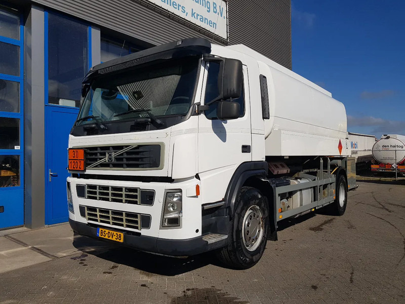 Volvo FM 9.340 Petrol, Diesel 17000 Ltr. 3 Compartementen - شاحنة صهريج: صور 1 Volvo FM 9.340 Petrol, Diesel 17000 Ltr. 3 Compartementen - شاحنة صهريج: صور 1