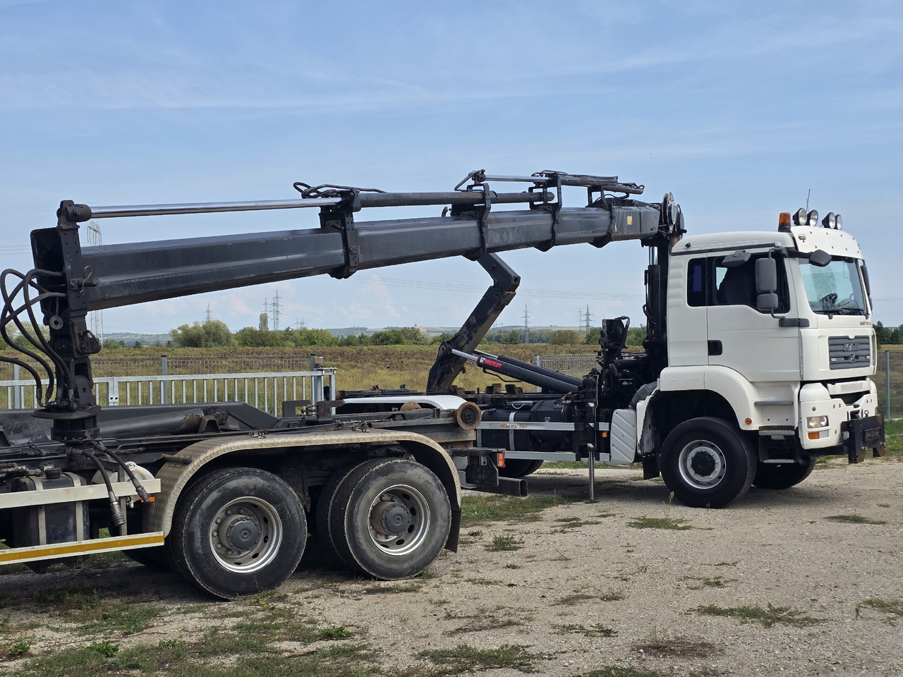 MAN TGA 26.440 6X6 / HOOK SYSTEM / HIAB 166D REMOTE SPECIAL PRICE ONLY THIS YEAR - شاحنة ذات الخطاف, شاحنة كرين: صور 4 MAN TGA 26.440 6X6 / HOOK SYSTEM / HIAB 166D REMOTE SPECIAL PRICE ONLY THIS YEAR - شاحنة ذات الخطاف, شاحنة كرين: صور 4