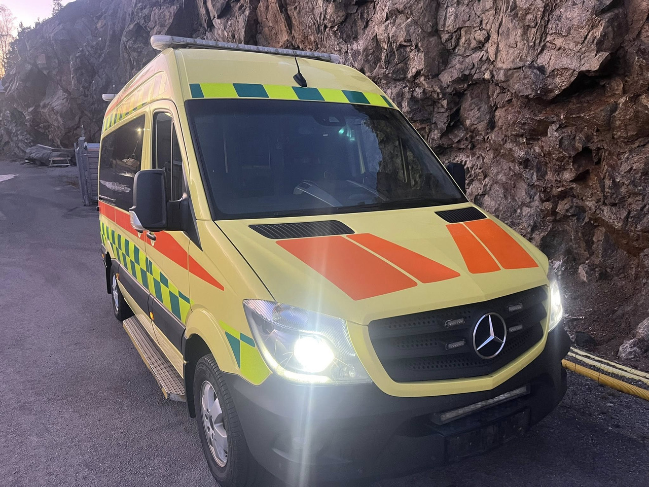 MERCEDES-BENZ Sprinter 319 - Light AMBULANCE / shvydka dopomo - سيارة إسعاف: صور 3 MERCEDES-BENZ Sprinter 319 - Light AMBULANCE / shvydka dopomo - سيارة إسعاف: صور 3
